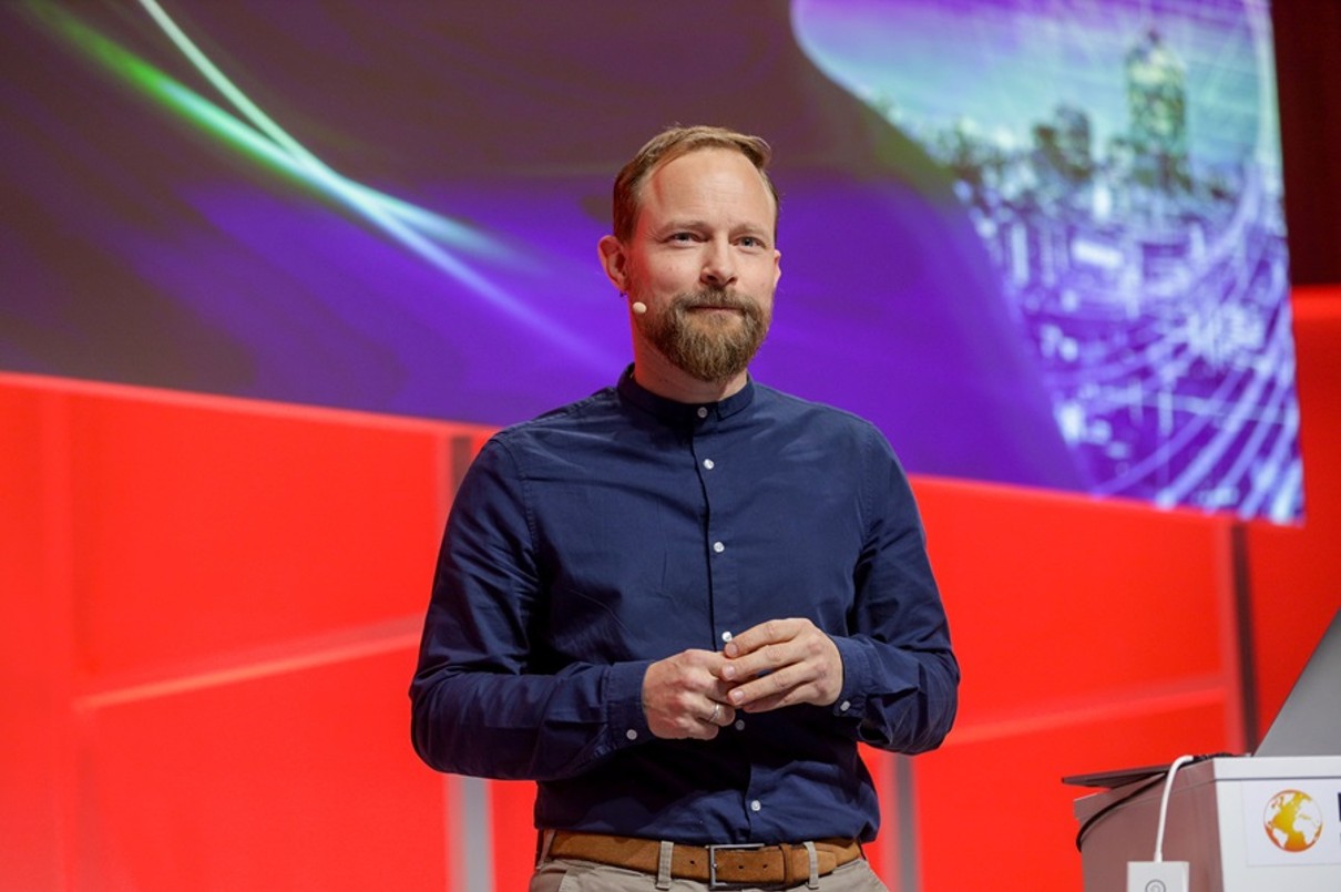 Dr Stefan Ebener, Head of Customer Engineering at Google Germany, speaks to the audience.