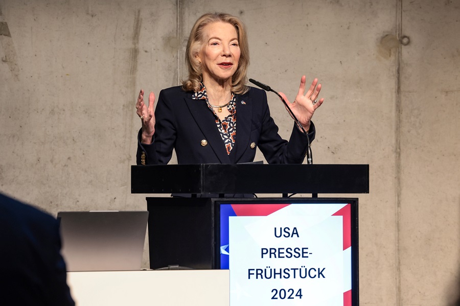 Amy Gutmann spricht zum Publikum.