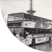 Bus vor dem Funkturm 